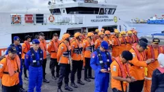 Tim SAR Perluas Pencarian Korban KMP Tunu hingga Malam Hari - GenPI.co
