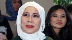 Mata Kanan Tidak Bisa Melihat, Dewi Yull Sarankan Publik Cek ke Dokter - GenPI.co