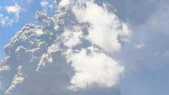 Gunung Lewotobi Laki-Laki Erupsi Setinggi 18.000 M, Aktivitas Dilarang Radius 7 Km - GenPI.co