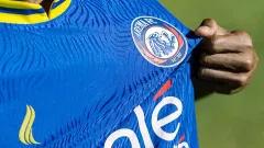 Arema FC Rilis Jersei Baru Dominan Warna Biru, Usung Era Emas 2006 - GenPI.co