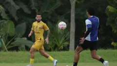 Kebugaran Belum Pulih, Fisik Pemain Asing Madura United Digenjot - GenPI.co