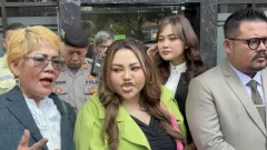 Lisa Mariana Santai Hadapi Ridwan Kamil, Nggak Capek - GenPI.co