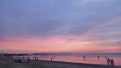 Libur Hari Raya Nyepi, Pantai Kuta Penuh Dipadati Pelancong - GenPI.co BALI