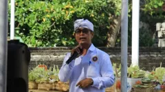 PHDI Geram Dengar Ulah Bule Telanjang di Puri Ubud, Minta Hormati Budaya Bali - GenPI.co BALI