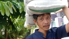 Pemkab Lebak Salurkan Bantuan Beras 10 Kg ke Warga Miskin - GenPI.co BANTEN