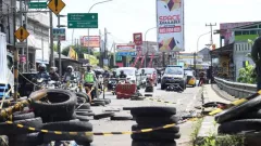 Longsor, Kendaraan Besar Tak Bisa Melintas Jalan Raya Bogor-Sukabumi - GenPI.co JABAR