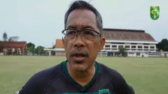 Aji Santoso Usung Misi Balas Dendam Lawan Borneo FC - GenPI.co JATIM