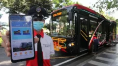 1 Tahun Beroperasi Legislator Ini Ungkap PR Bus Trans Semanggi - GenPI.co JATIM