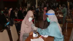 Jadwal dan Lokasi Vaksin Covid-19 Terbaru Surabaya, Booster Lansia Tersedia - GenPI.co JATIM