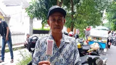 Mencicipi Kuliner Jadul di CFD Surabaya, Es Potong Warna, Dijamin Ketagihan - GenPI.co JATIM