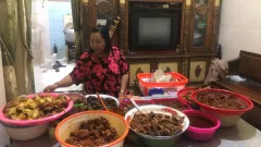 Lezatnya Nasi Campur Kedai Inul Barakallah, Cocok Buat Sarapan - GenPI.co JATIM