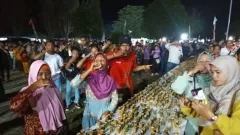 Madu dalam 3.500 Cangkir Bambu Menjadi Suguhan dalam Festival Danau Sentarum - GenPI.co KALBAR