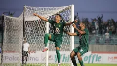 Persebaya Menang Dramatis Atas Borneo FC dengan Skor 3-2 - GenPI.co KALBAR