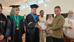 Edi Kamtono Minta Wisudawan Polnep Pontianak Jeli Manfaatkan Peluang Bisnis dan Dunia Kerja - GenPI.co KALBAR