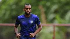Bek Brasil Gabung Borneo FC, Kaki Kirinya Maut - GenPI.co KALTIM