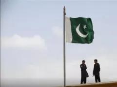 Militer Pakistan Berhasil Uji Coba Sistem Roket Jarak Pendek - GenPI.co KALBAR