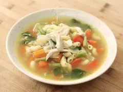 Resep Sup Ayam Makaroni Favorit Keluarga, Cara Bikinnya Nggak Ribet! - GenPI.co JABAR