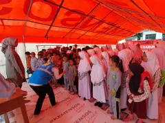 Jadi Guru Sehari, Pegawai PLN Bantu Anak-anak Korban Gempa Cianjur Pulih dari Trauma - GenPI.co