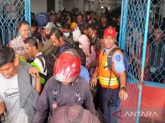 Pelabuhan Sampit Dipadati Pemudik, 532 Orang Bertolak ke Surabaya - GenPI.co