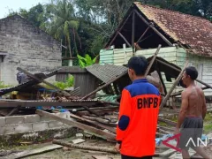 8 Rumah Rusak Akibat Angin Puting Beliung di Bangka - GenPI.co KALTIM