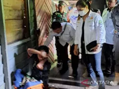 Seorang Anak Dipasung Orang Tua di Kapuas Dievakuasi Petugas - GenPI.co JABAR