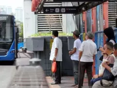 Perhatian! Selama Ramadan, Transjakarta Izinkan Penumpang Berbuka Puasa di Bus - GenPI.co