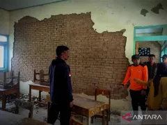 Gempa di Bandung Rusak Masjid Puskesmas Sekolah hingga Rumah - GenPI.co KALTIM