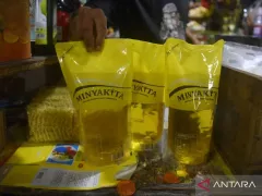Zulhas Sebut Harga Minyak Goreng MinyaKita Bakal Naik Rp 1.000 - GenPI.co KEPRI