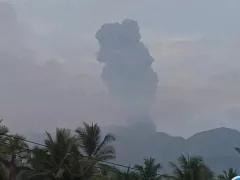 Waspada! Gunung Dukono di Maluku Utara Erupsi - GenPI.co KEPRI