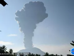 Gunung Ibu Kembali Meletus, Muntahkan Abu Vulkanik Setinggi 4 Km - GenPI.co JABAR