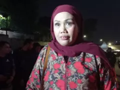 Mantan Suami Sering Pinjam Uang, Elly Sugigi Malas Buka WA - GenPI.co