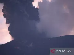 Gunung Marapi Erupsi Lagi, Muntahkan Abu Vulkanik Setinggi 600 Meter - GenPI.co JATENG