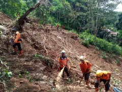 Banjir dan Longsor Terjang Sukabumi, 5 Orang Meninggal 4 Warga dalam Pencarian - GenPI.co