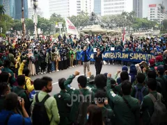 Demo Tolak RUU TNI, BEM SI Kerakyatan: Pengesahan Ugal-ugalan - GenPI.co JATIM