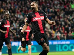 Jonathan Tah Laris Manis, Jadi Rebutan Manchester United dan Barcelona - GenPI.co