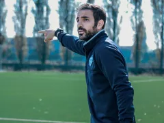 Dilirik Klub Top Eropa, Cesc Fabregas Pilih Bertahan di Como 1907 - GenPI.co