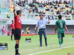 Ngamuk Bali United Kalah, Teco Desak Banyak Wasit Asing Pimpin Liga 1 - GenPI.co
