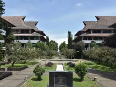 ITB Janji Perkuat Literasi Digital dan Etika Setelah Penahanan Mahasiswanya - GenPI.co BALI