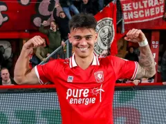 Butuh Bek Tengah dan Dana Terbatas, Ajax Amsterdam Lirik Mees Hilgers - GenPI.co BANTEN