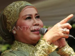 Ikhlas Mata Kanan Tidak Berfungsi, Dewi Yull Tetap Bersyukur - GenPI.co