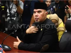 Ahmad Dhani Sebut Al Ghazali Sangat Kesal Adiknya Dihujat Netizen - GenPI.co BANTEN