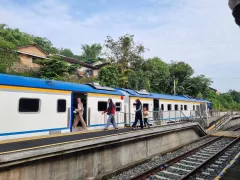 6.894 Penumpang Naik KA Lokal Daop 6 di Akhir Libur Sekolah, KA BIAS Favorit - GenPI.co