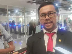 Politikus PDIP Minta Pemerintah Fokus Ekonomi Daripada Urusi Bendera One Piece - GenPI.co KEPRI