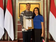Vincent Verhaag Resmi Jadi WNI, Jessica Iskandar Terharu Banget - GenPI.co