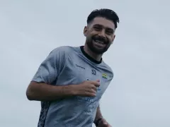 Frans Putros Ketagihan Main di Depan Bobotoh Jelang Liga Champions Asia 2 - GenPI.co