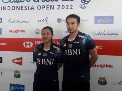Tak Kuasa Tahan Sedih, Pitha Menangis Saat Doa Bersama untuk Syabda - GenPI.co