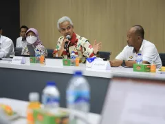 Resmi! Ganjar Umumkan UMK di Jawa Tengah 2023, Kota Semarang Tertinggi - GenPI.co