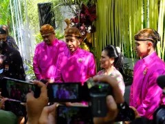 Menangis Saat Sungkeman dan Siraman Kaesang, Ibu Negara Iriana Jokowi Lalu Pesan Begini - GenPI.co KALTIM