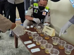 Puluhan Anggota Polres Pekalongan Jalani Tes Urine, Begini Hasilnya - GenPI.co KALTIM