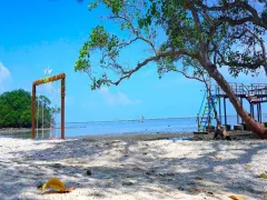 3 Pantai Lamongan Punya Nama Unik, Sukses Buat Penasaran - GenPI.co